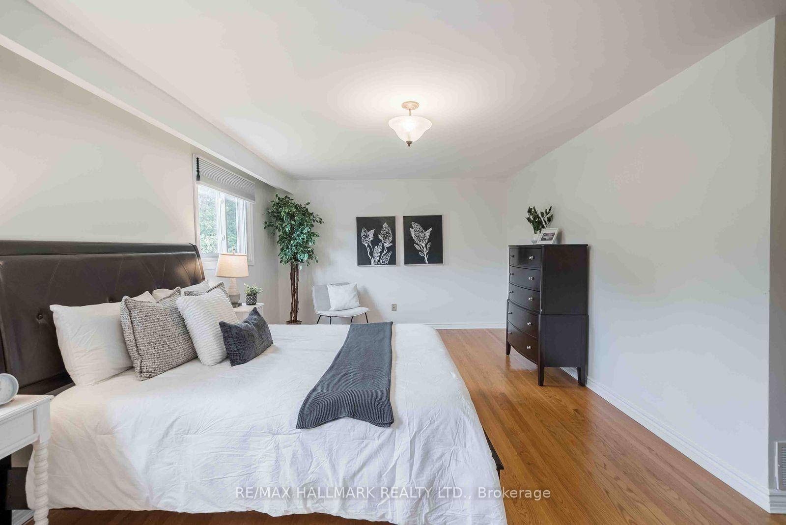 Photo 32 of 65 Baroness Crescent, North York, Don Valley Village — HOMEH