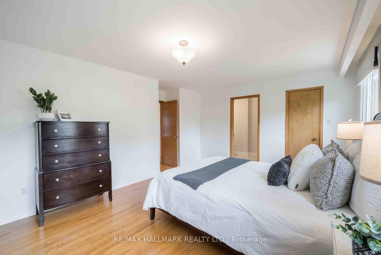 Photo 33 of 65 Baroness Crescent, North York, Don Valley Village — HOMEH