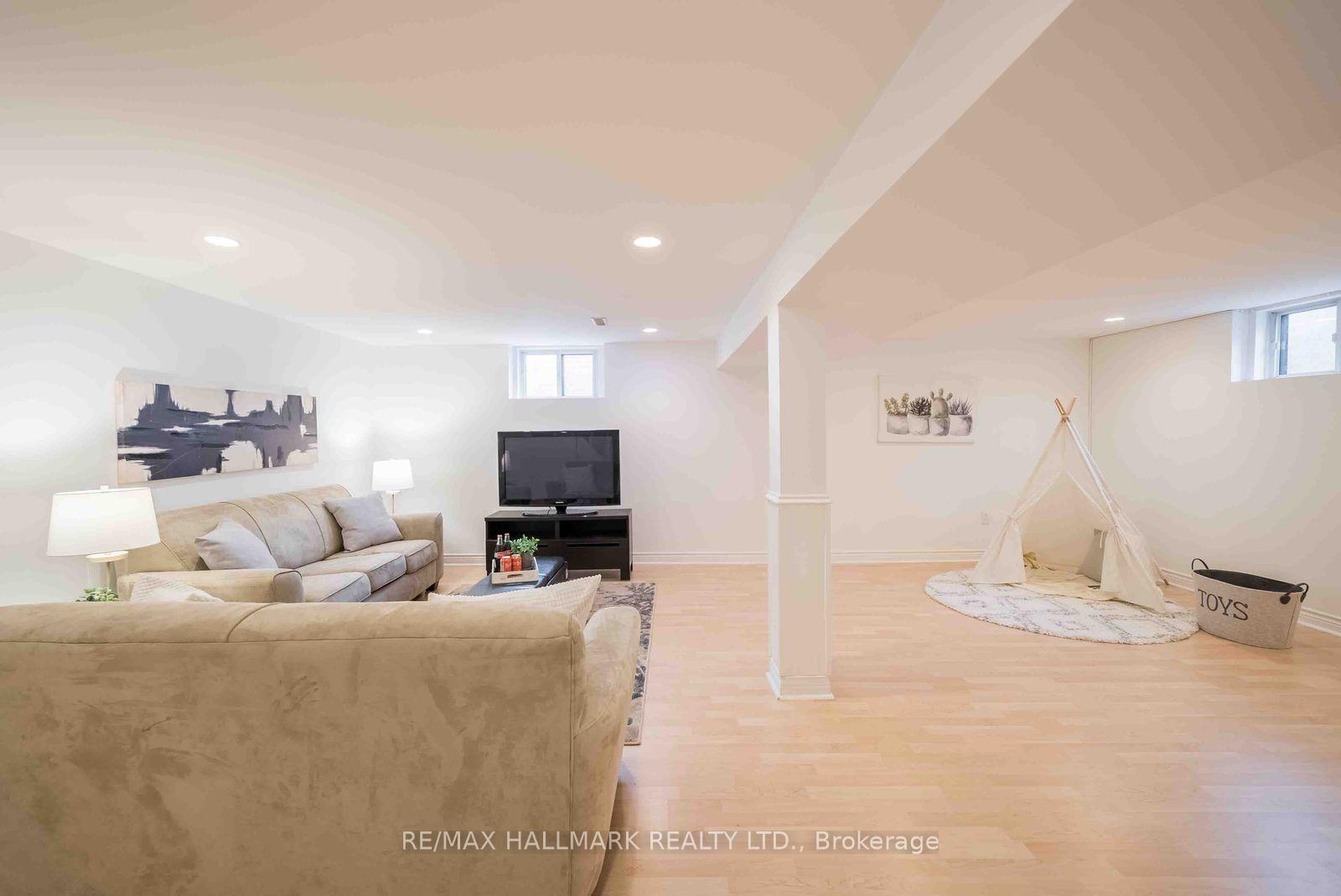 Photo 34 of 65 Baroness Crescent, North York, Don Valley Village — HOMEH