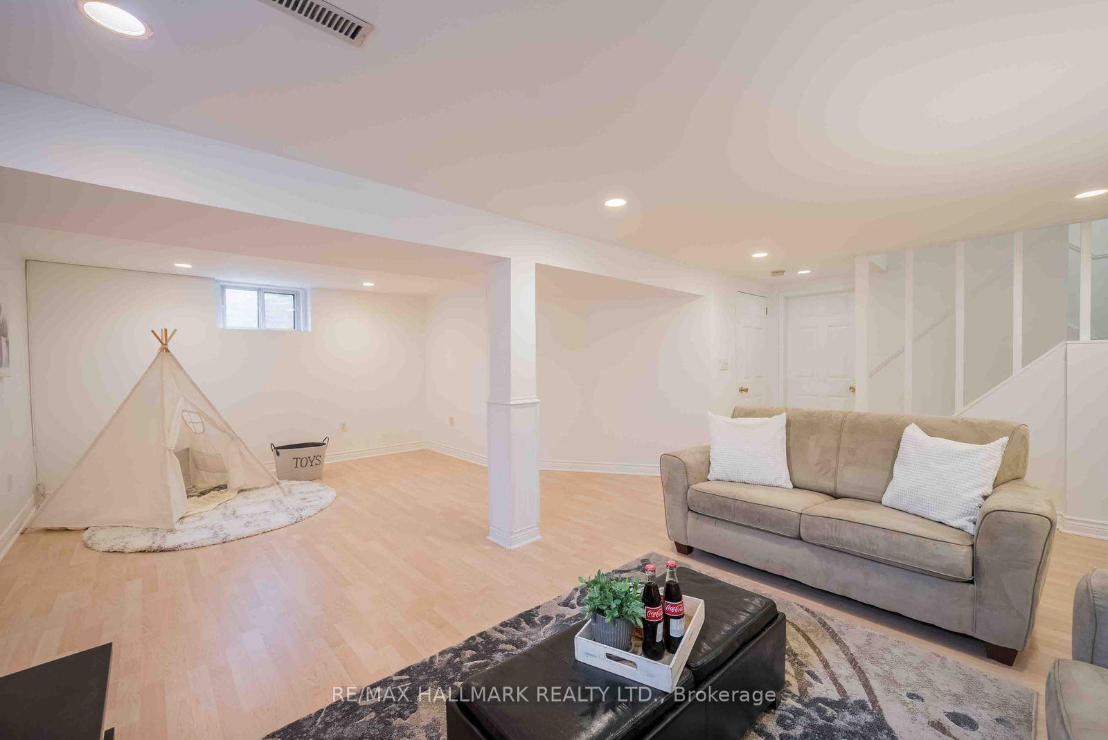 Photo 36 of 65 Baroness Crescent, North York, Don Valley Village — HOMEH