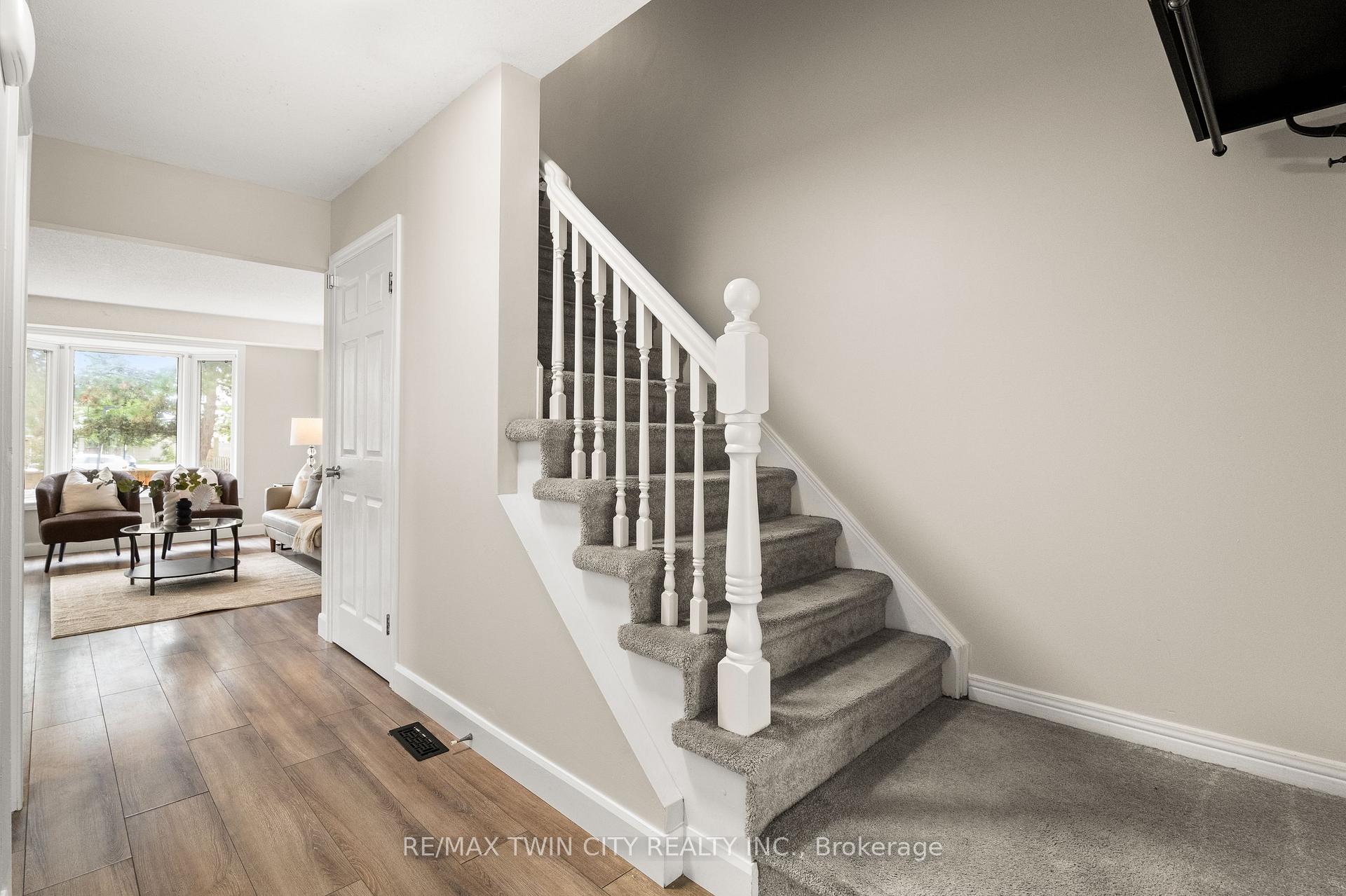 Photo 5 of 647 Pinerow Crescent, Waterloo, Westvale — HOMEH