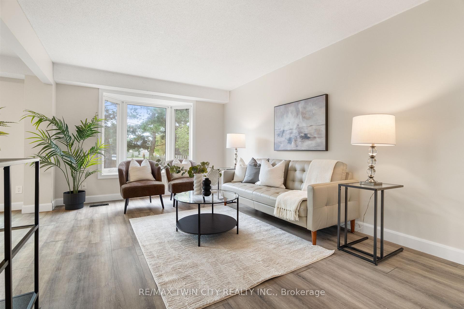 Photo 6 of 647 Pinerow Crescent, Waterloo, Westvale — HOMEH