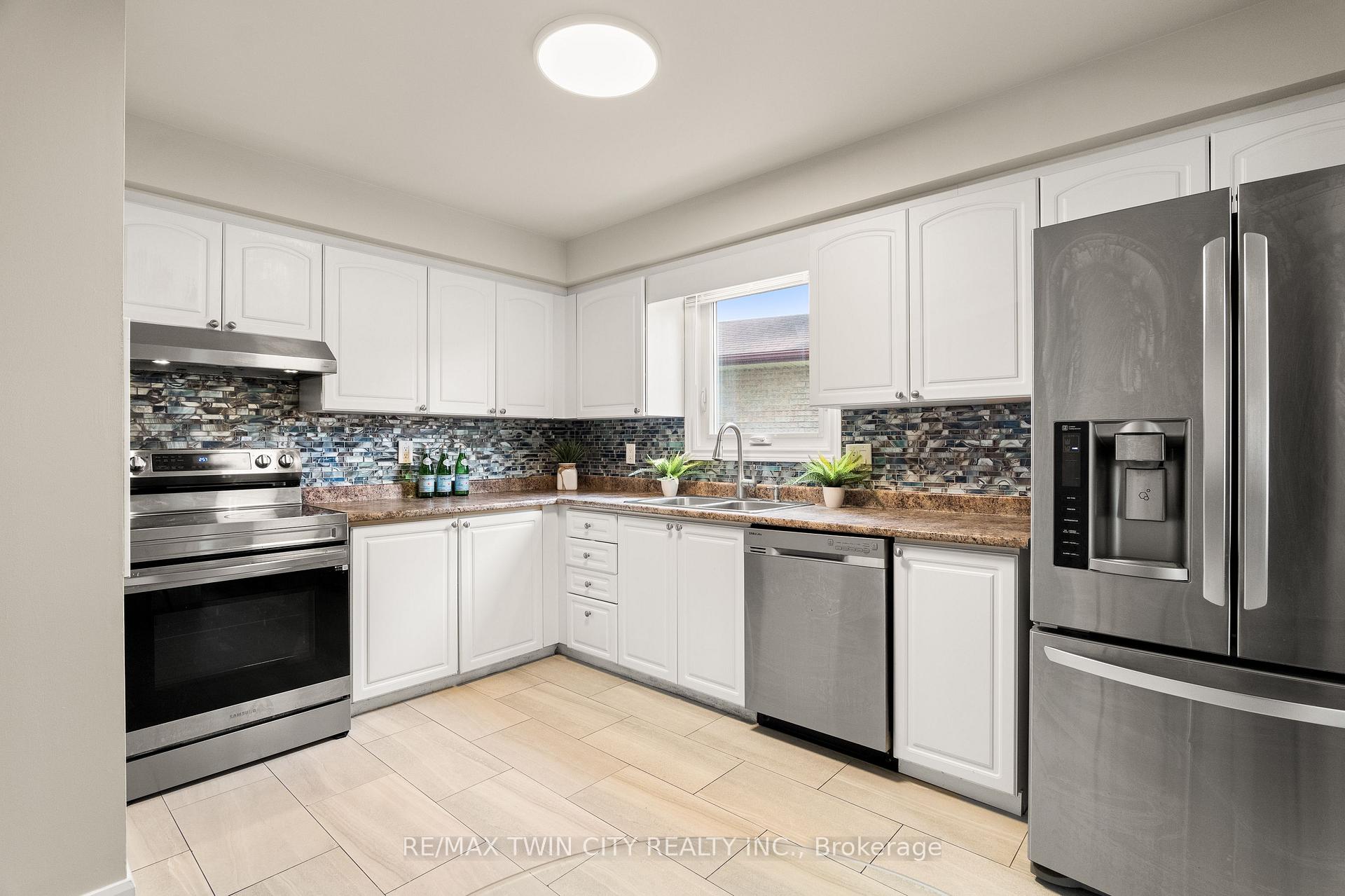 Photo 15 of 647 Pinerow Crescent, Waterloo, Westvale — HOMEH