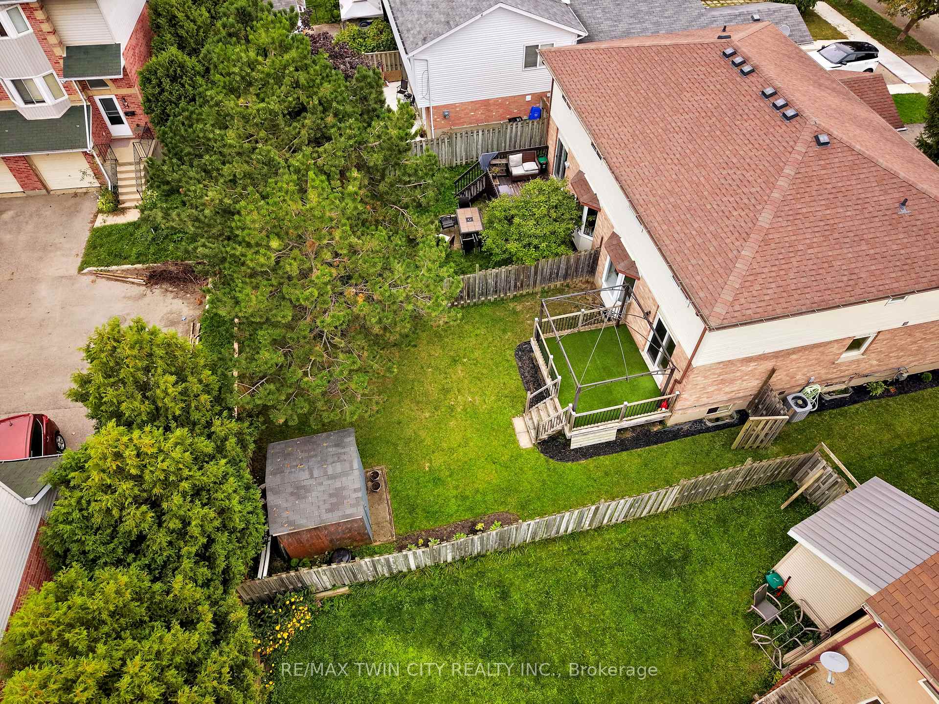 Photo 34 of 647 Pinerow Crescent, Waterloo, Westvale — HOMEH