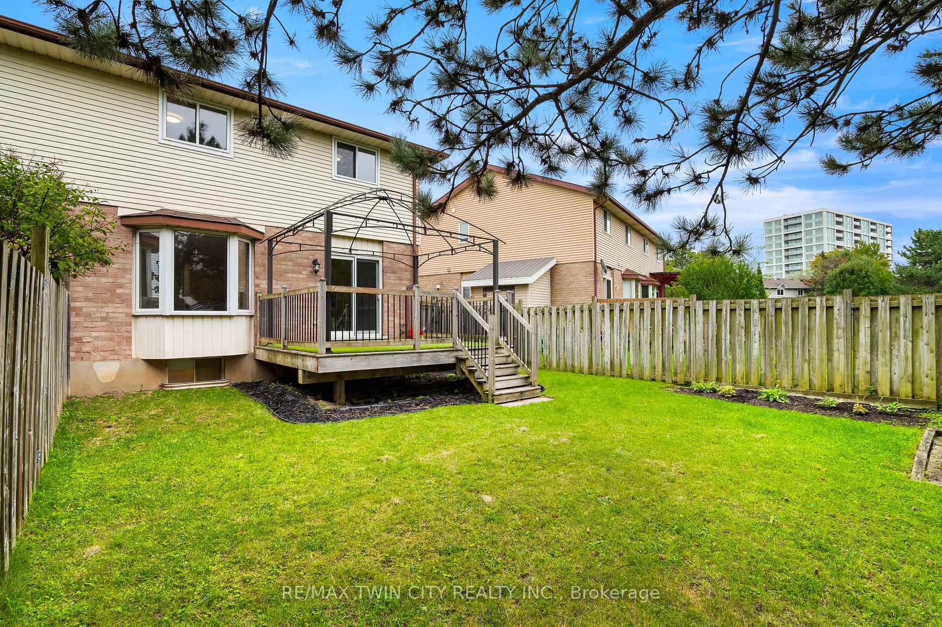 Photo 40 of 647 Pinerow Crescent, Waterloo, Westvale — HOMEH