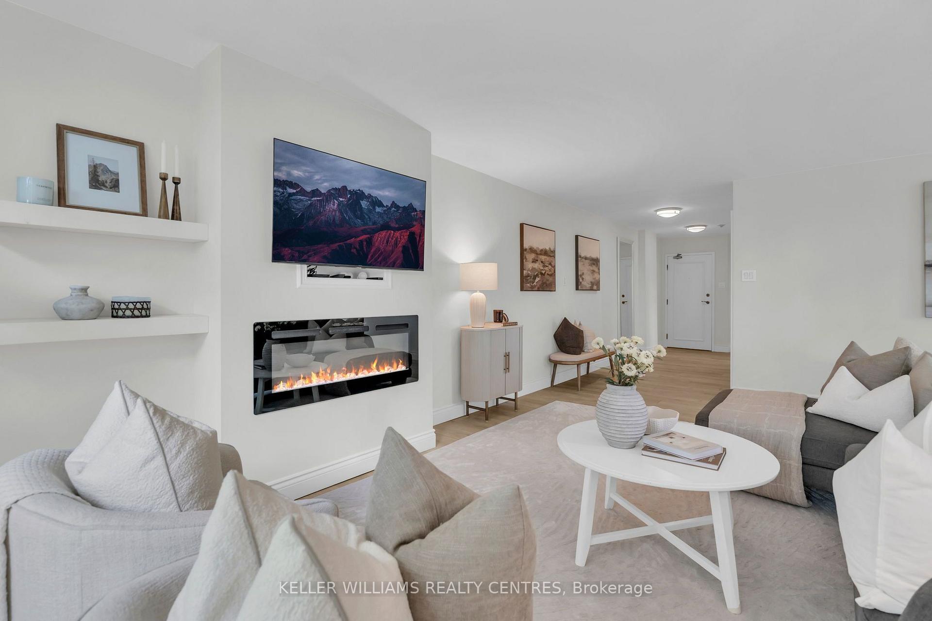Photo 2 of Unit 204, 7905 Bayview Avenue, Markham, Aileen-Willowbrook — HOMEH
