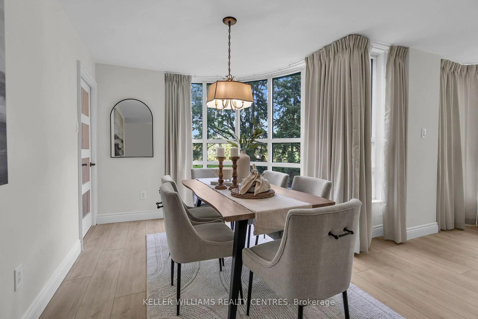 Photo 5 of Unit 204, 7905 Bayview Avenue, Markham, Aileen-Willowbrook — HOMEH