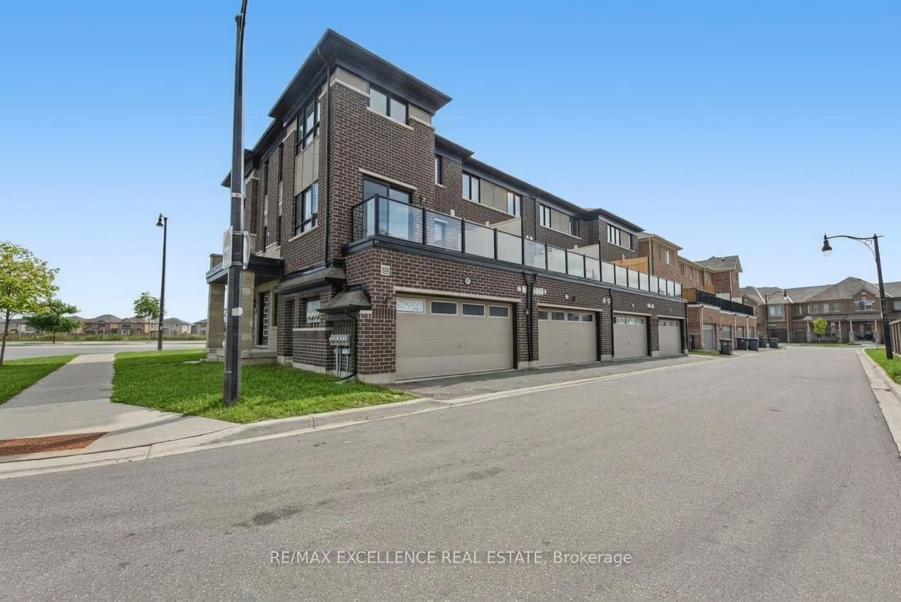 Photo 3 of 454 Remembrance Road, Brampton, Northwest Brampton — HOMEH