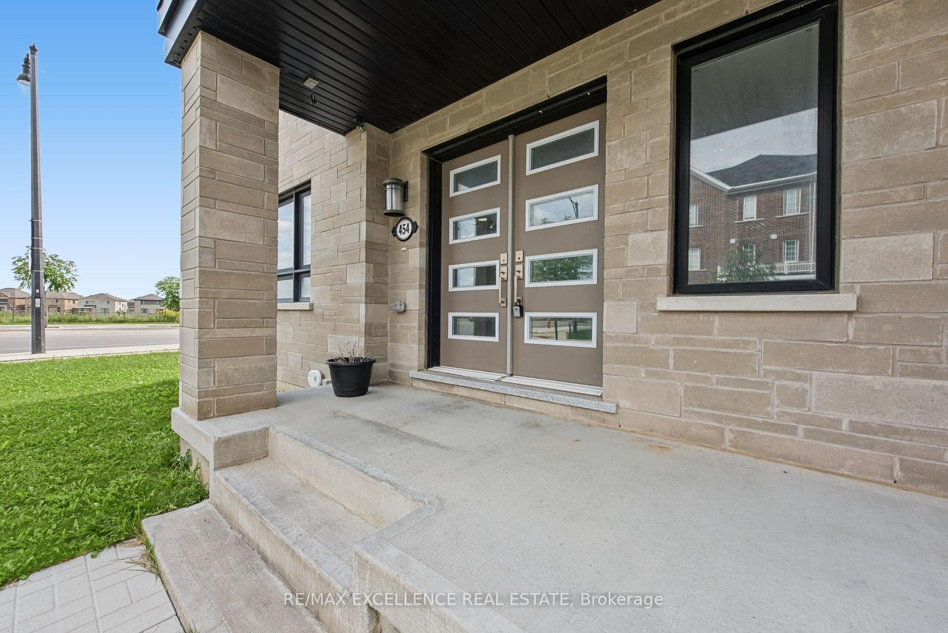 Photo 4 of 454 Remembrance Road, Brampton, Northwest Brampton — HOMEH