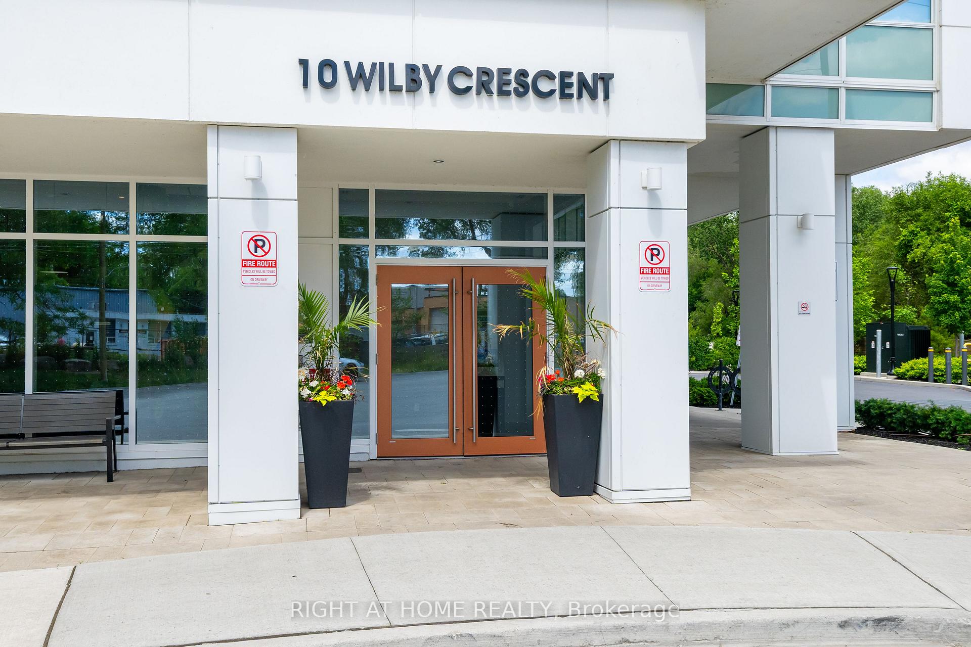 Photo 2 of Unit 807, 10 Wilby Crescent, North York, Weston — HOMEH