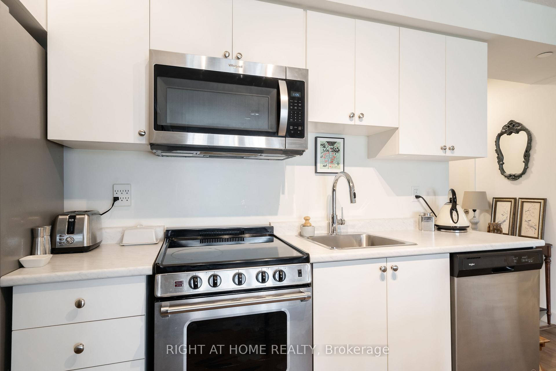 Photo 10 of Unit 807, 10 Wilby Crescent, North York, Weston — HOMEH