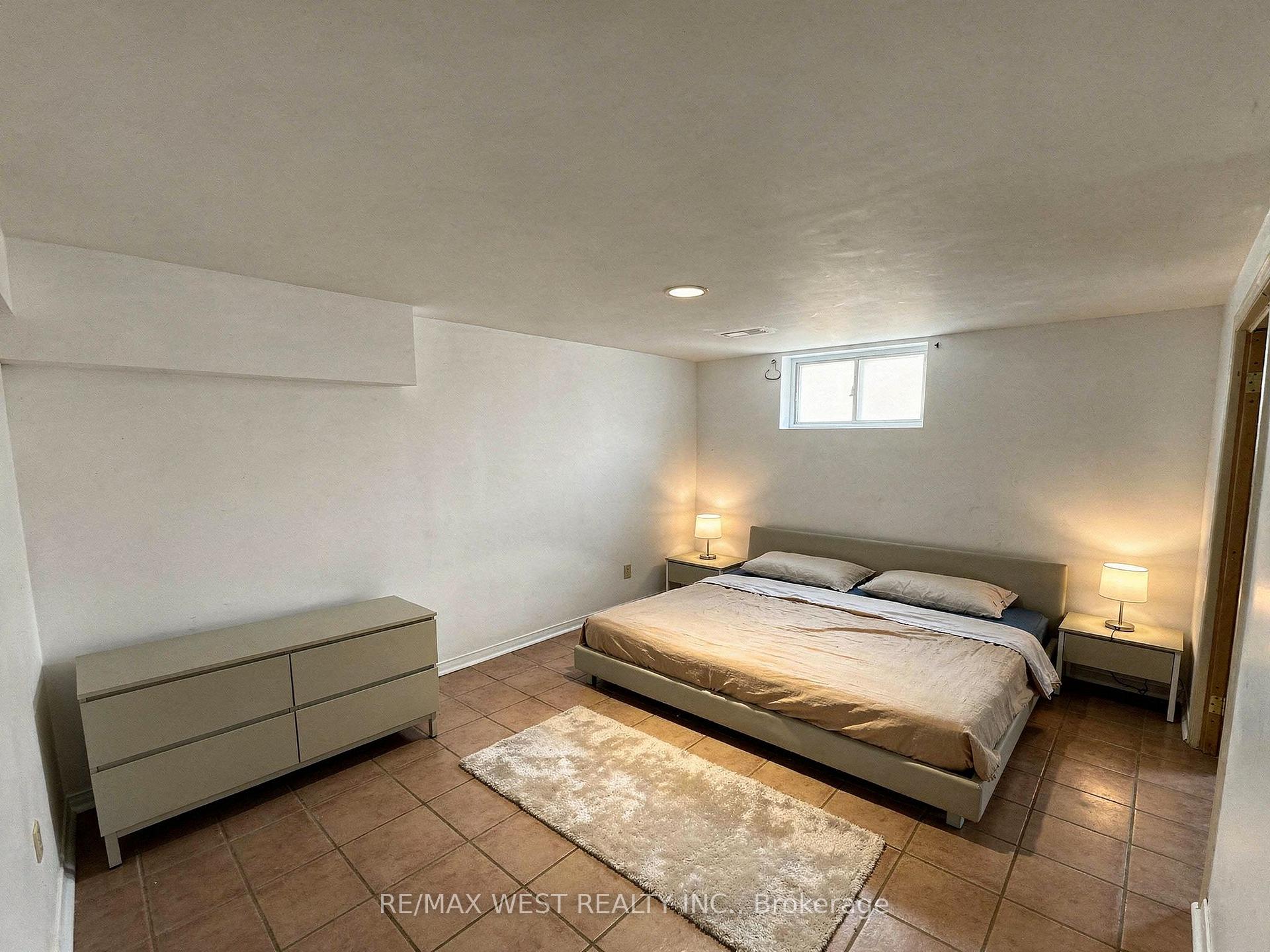 Photo 7 of Unit Lower Level, 31 Valencia Crescent, North York, Maple Leaf — HOMEH