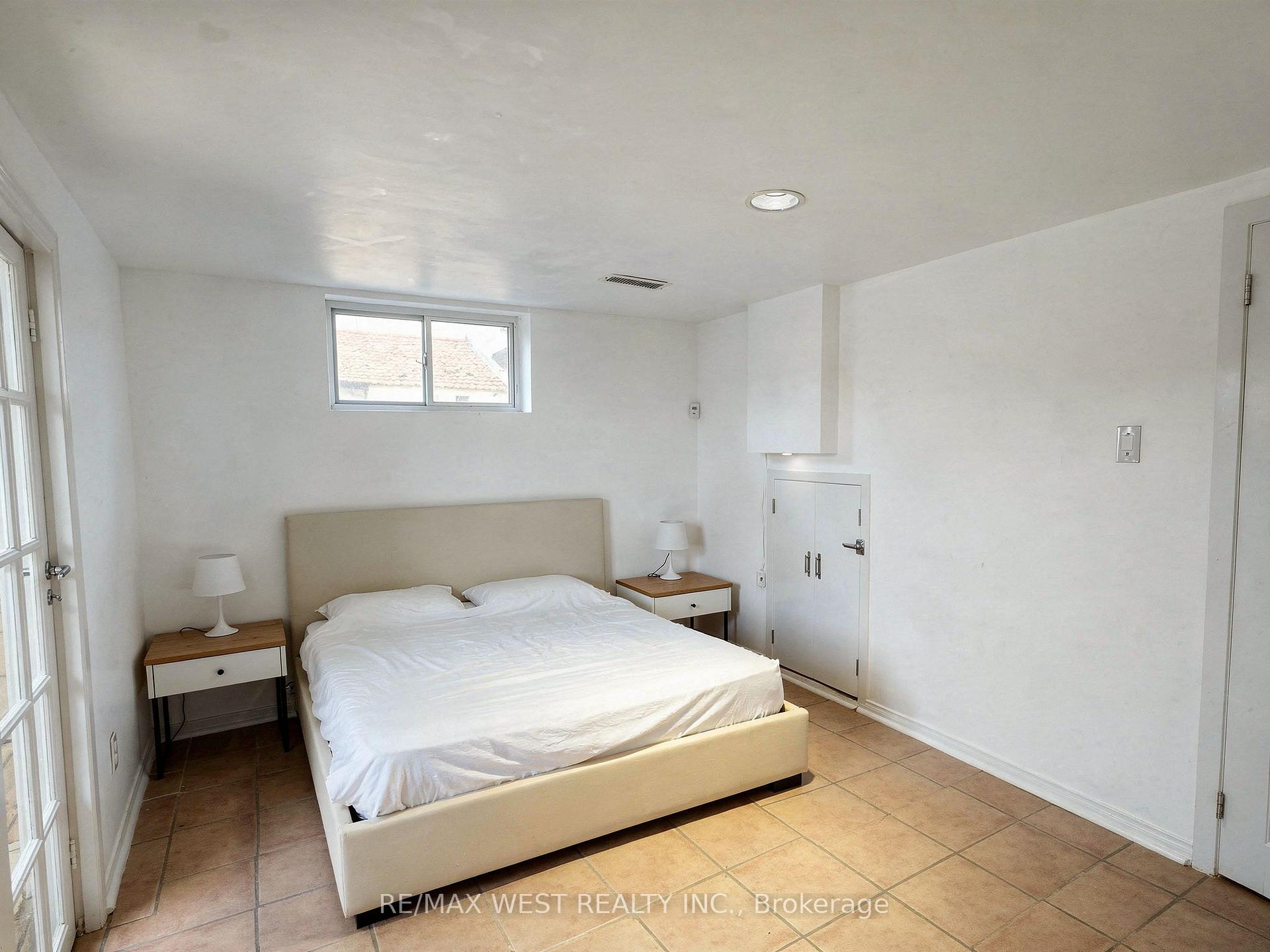 Photo 9 of Unit Lower Level, 31 Valencia Crescent, North York, Maple Leaf — HOMEH