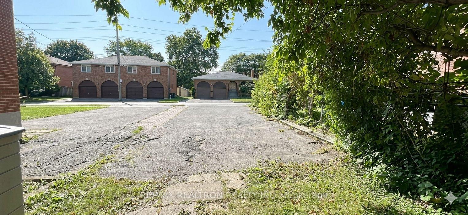 Photo 25 of Unit Basement, 34 Clark Avenue, Markham, Thornhill — HOMEH