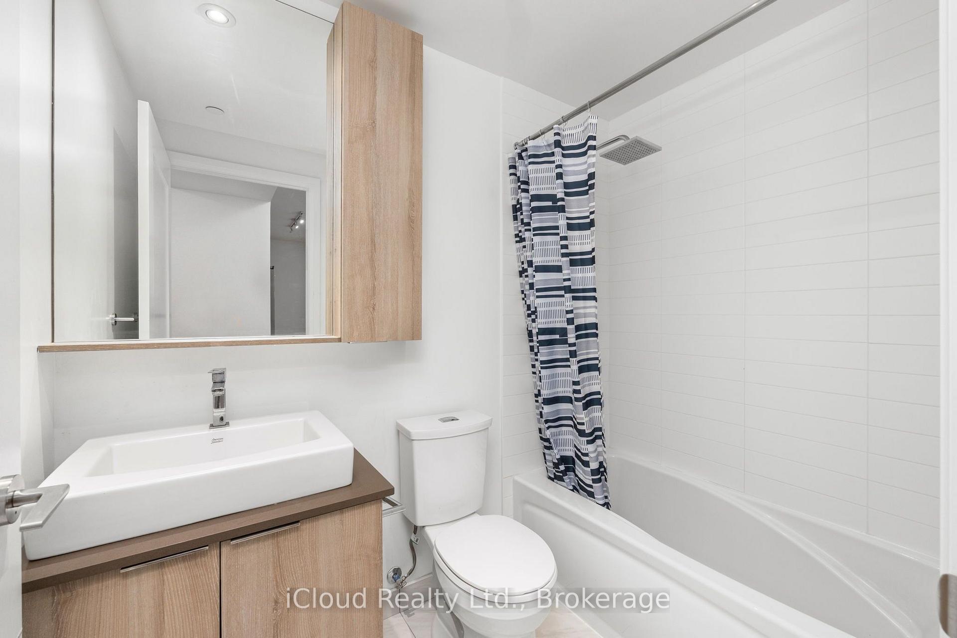 Photo 3 of Unit 810, 110 Marine Parade Drive, Etobicoke, Mimico — HOMEH