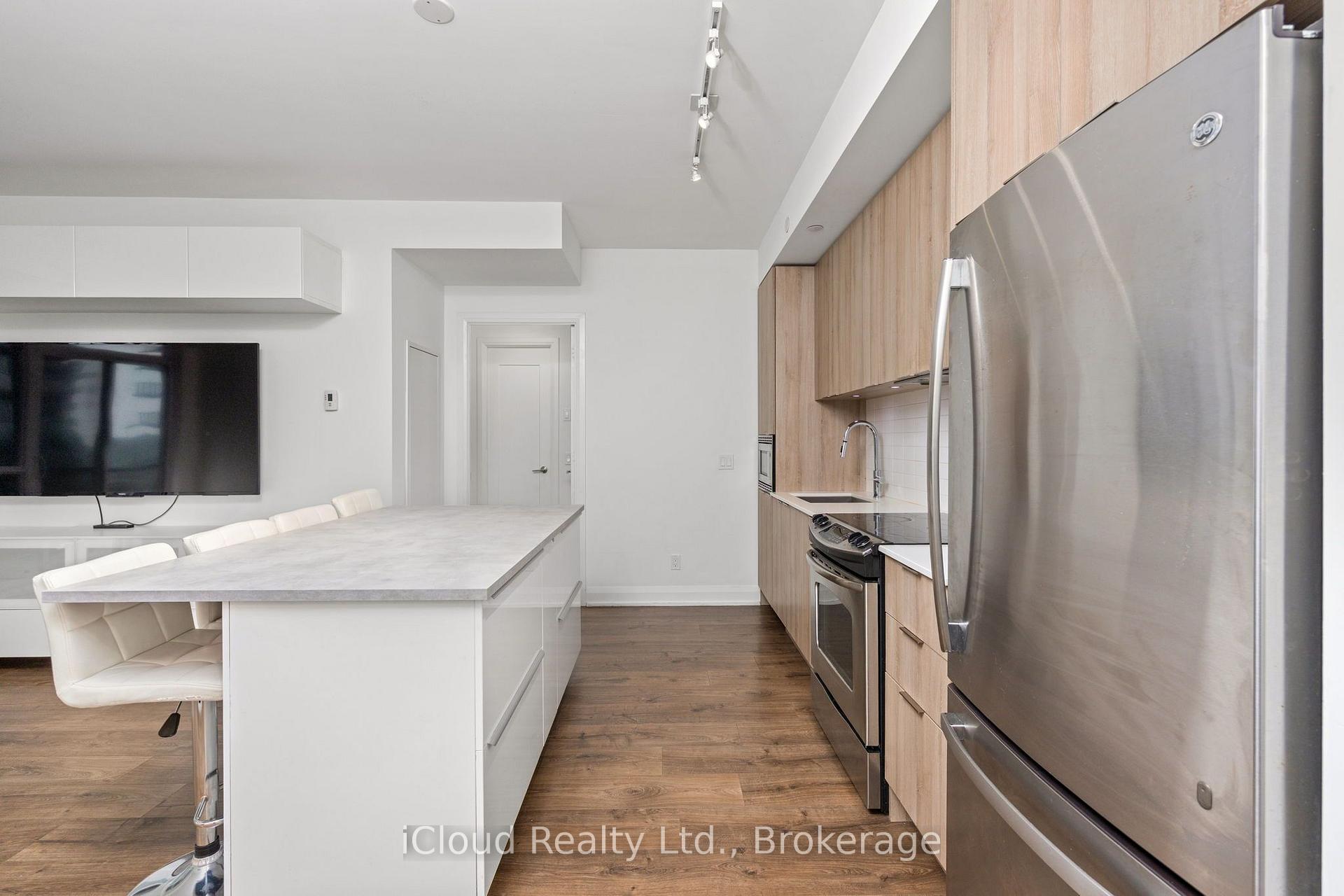 Photo 5 of Unit 810, 110 Marine Parade Drive, Etobicoke, Mimico — HOMEH