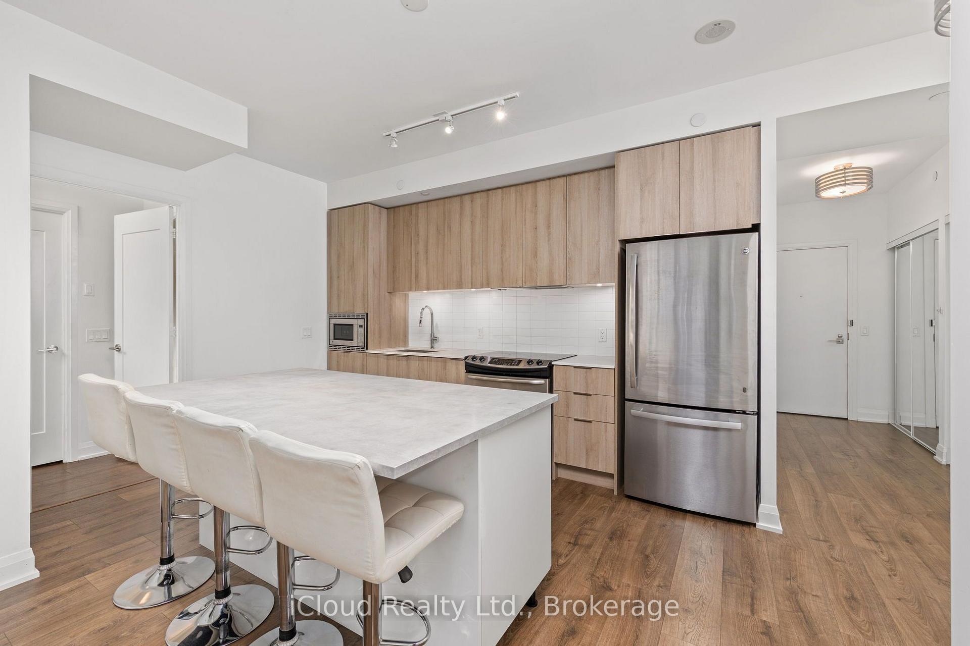Photo 6 of Unit 810, 110 Marine Parade Drive, Etobicoke, Mimico — HOMEH