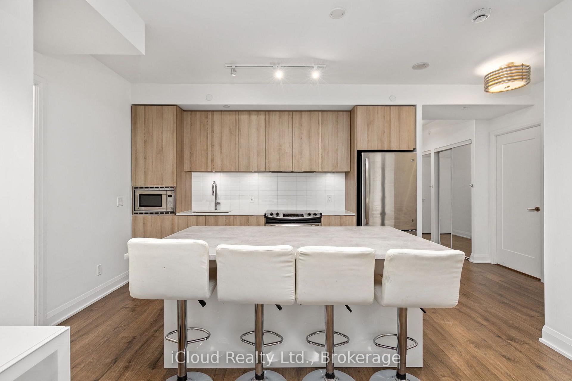 Photo 7 of Unit 810, 110 Marine Parade Drive, Etobicoke, Mimico — HOMEH