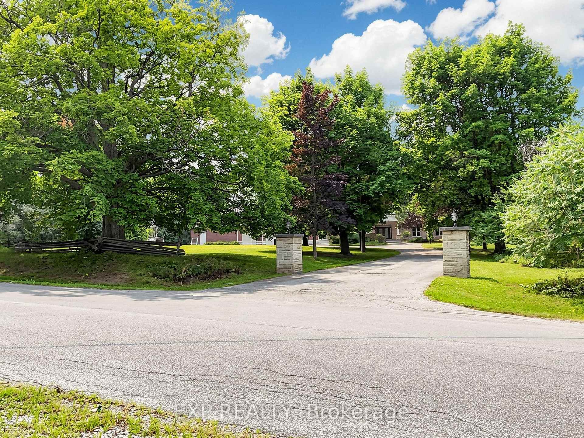 Photo 2 of 18 Mccowan Lane, Whitchurch-Stouffville, Rural Whitchurch-Stouffville — HOMEH