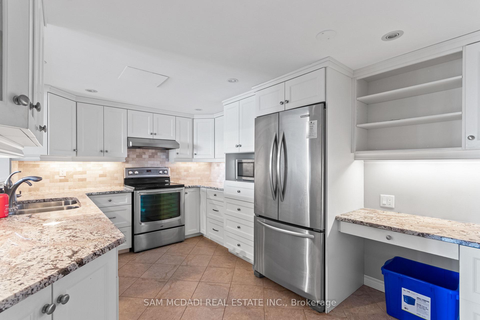 Photo 6 of Unit 807, 4 Willow Street, Waterloo, Uptown Waterloo — HOMEH