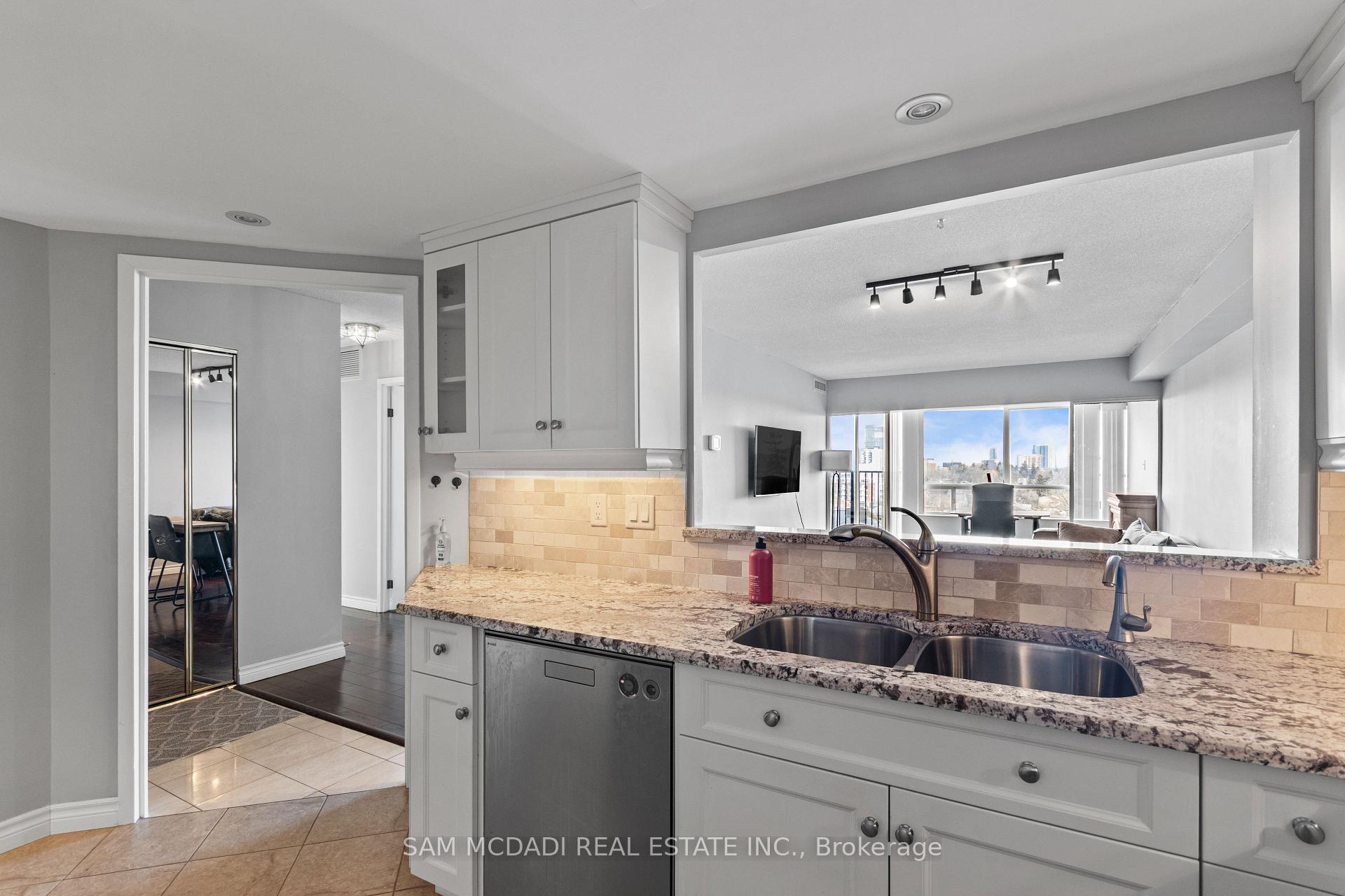 Photo 8 of Unit 807, 4 Willow Street, Waterloo, Uptown Waterloo — HOMEH