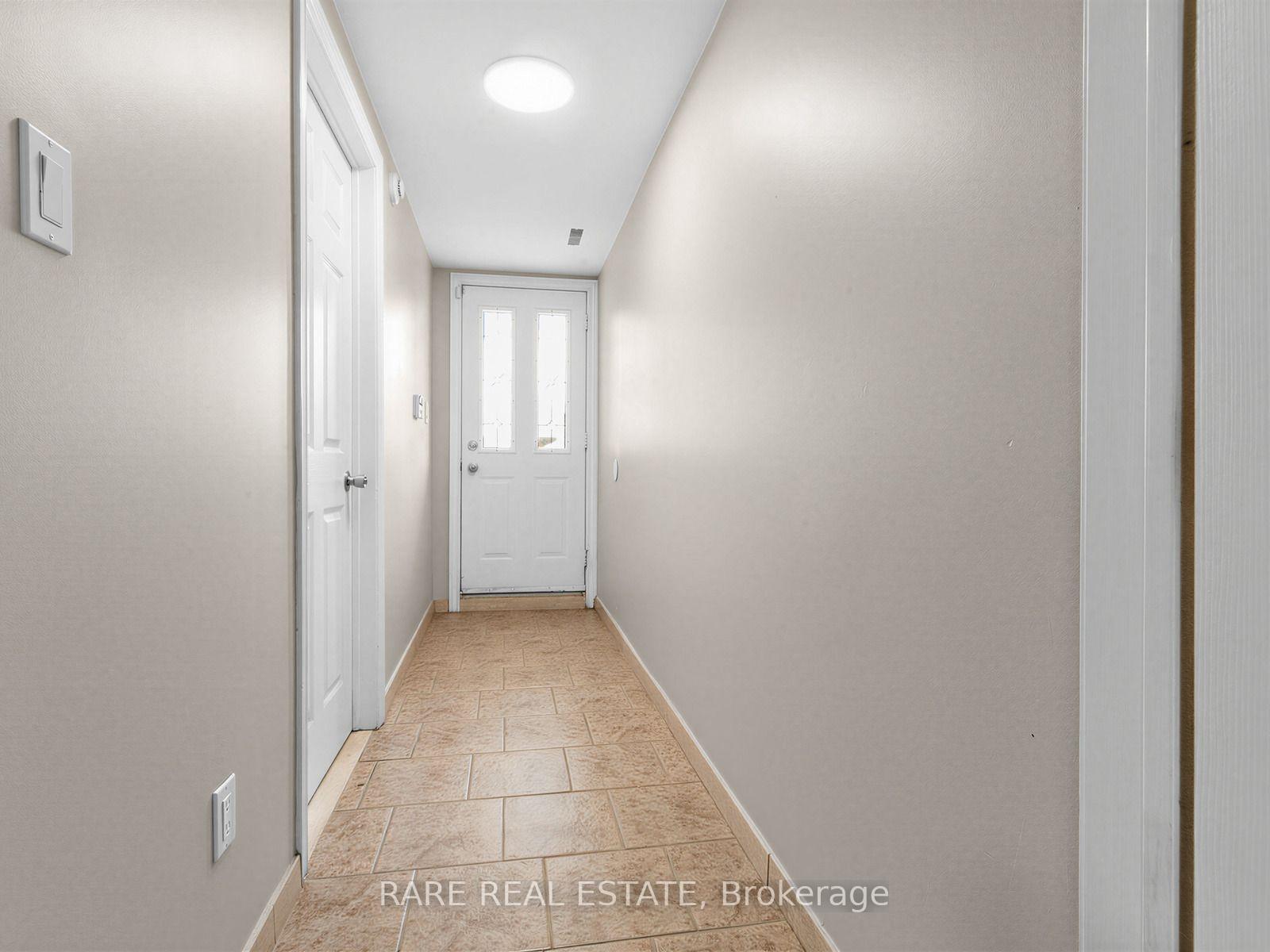 Photo 8 of 4 Hisey [Basement] Crescent, North York, Black Creek — HOMEH