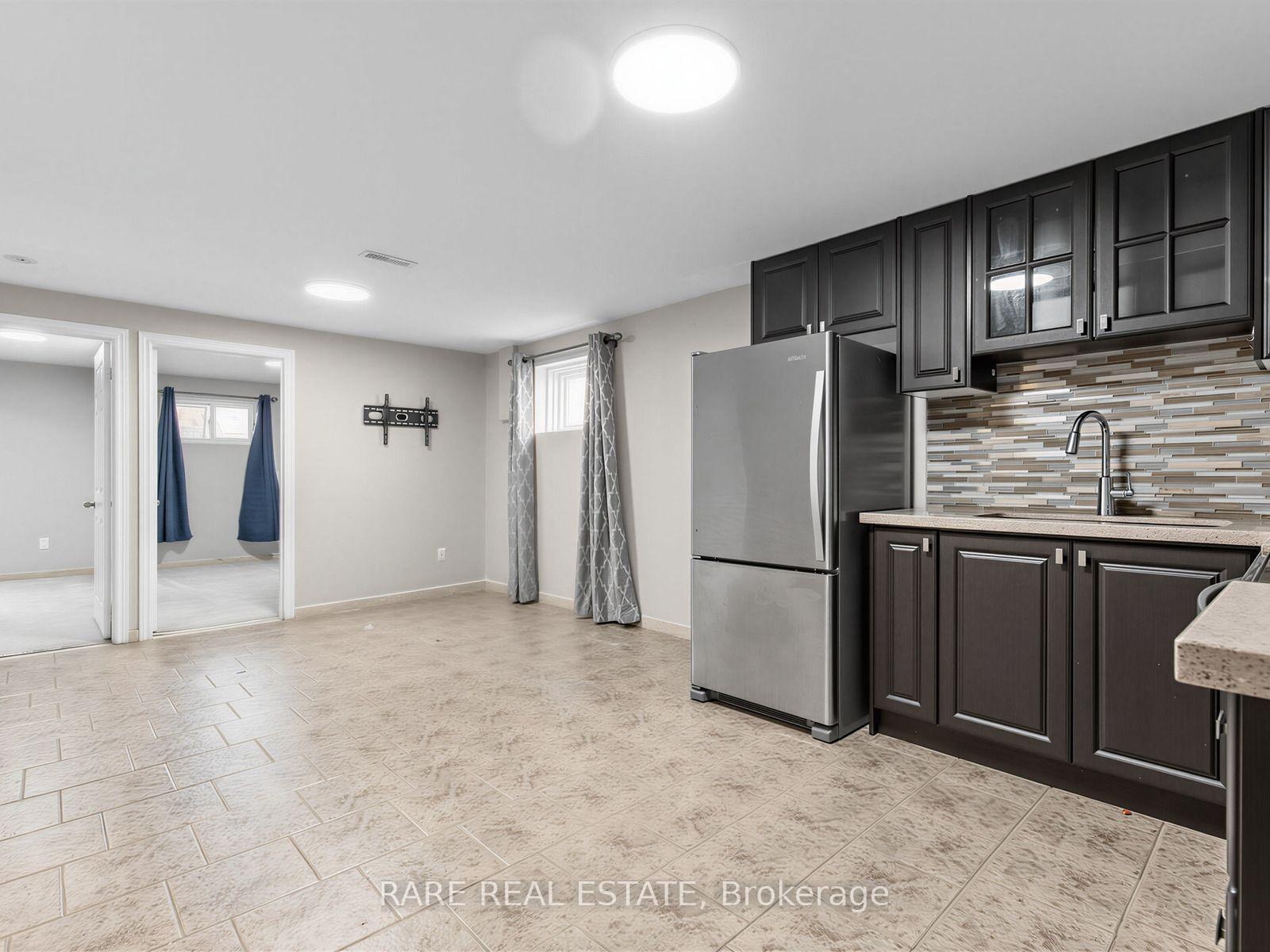 Photo 9 of 4 Hisey [Basement] Crescent, North York, Black Creek — HOMEH