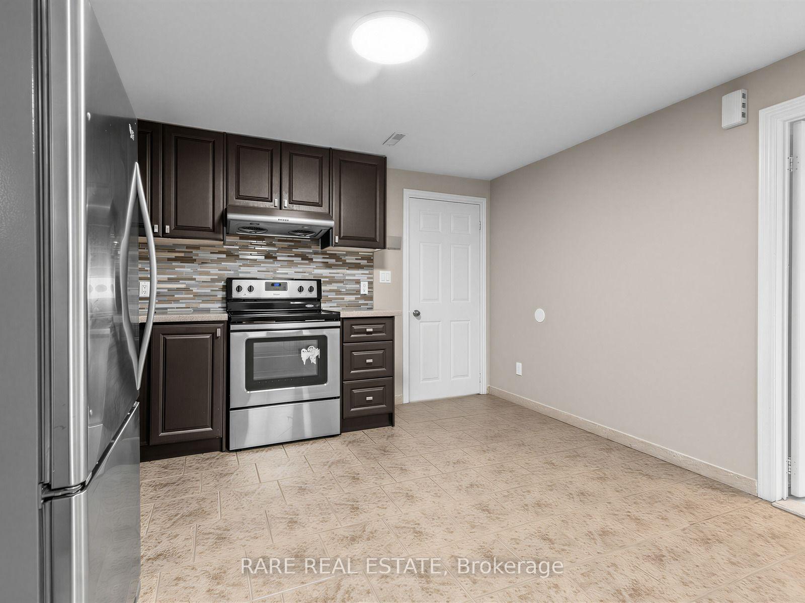 Photo 10 of 4 Hisey [Basement] Crescent, North York, Black Creek — HOMEH
