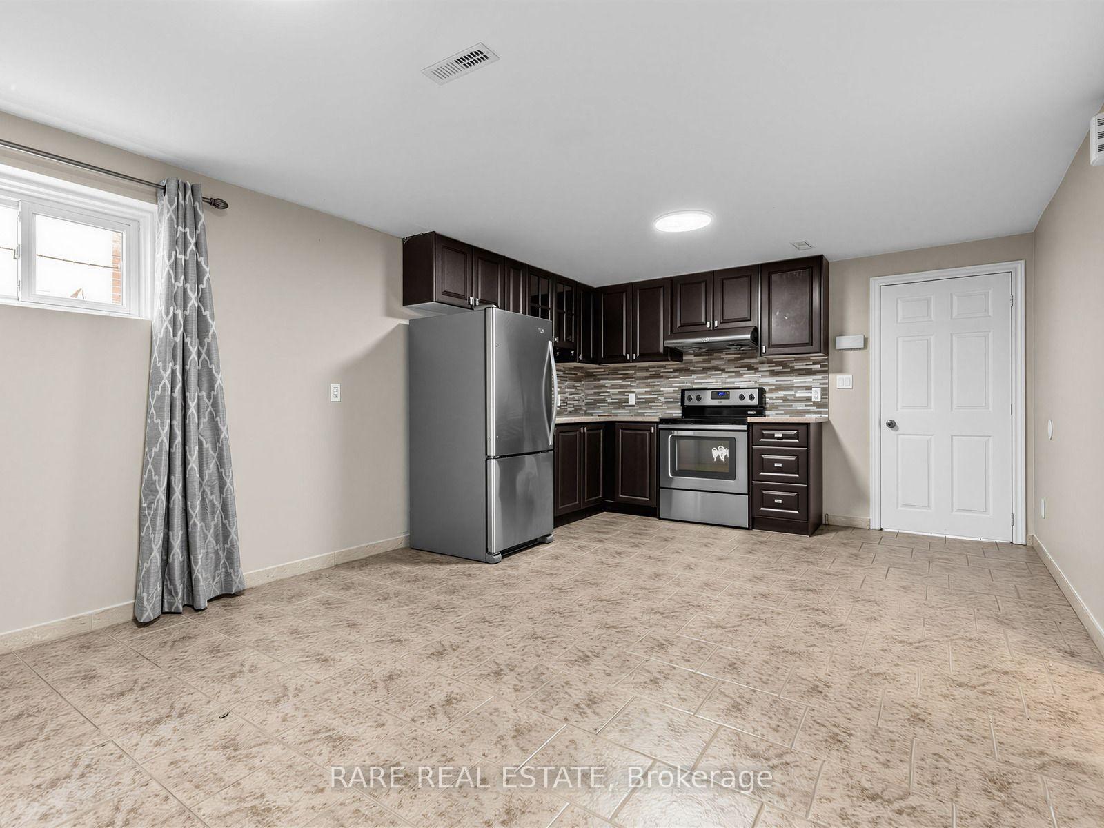 Photo 13 of 4 Hisey [Basement] Crescent, North York, Black Creek — HOMEH