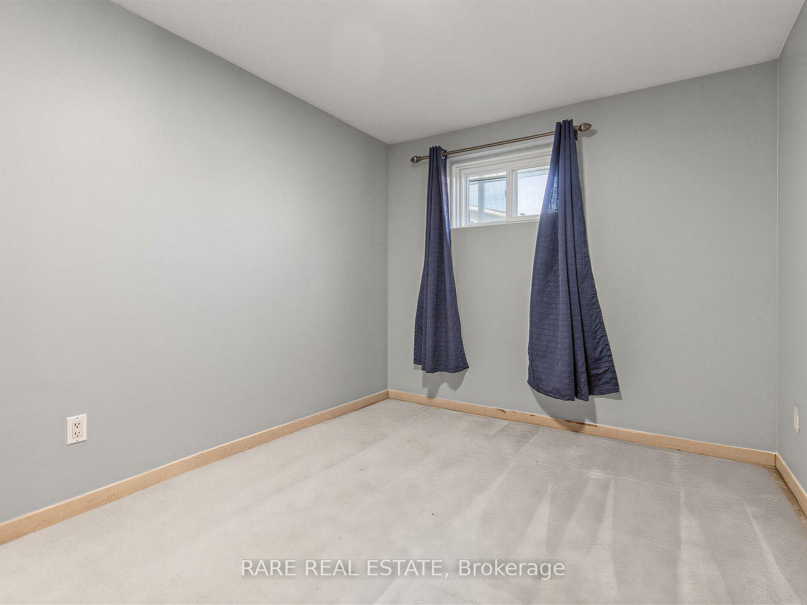 Photo 20 of 4 Hisey [Basement] Crescent, North York, Black Creek — HOMEH