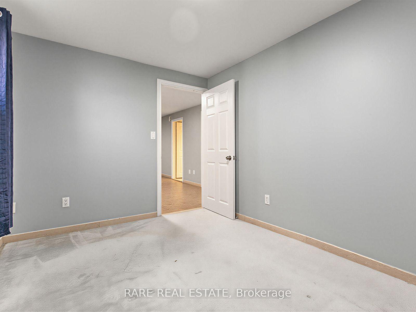 Photo 22 of 4 Hisey [Basement] Crescent, North York, Black Creek — HOMEH