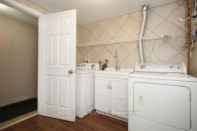 Photo 2 of 4 Hisey [Basement] Crescent, North York, Black Creek — HOMEH