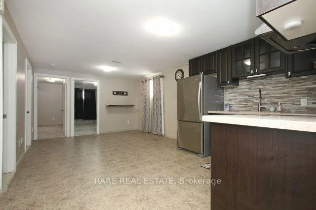 Photo 6 of 4 Hisey [Basement] Crescent, North York, Black Creek — HOMEH