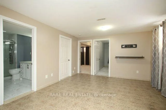 Photo 7 of 4 Hisey [Basement] Crescent, North York, Black Creek — HOMEH