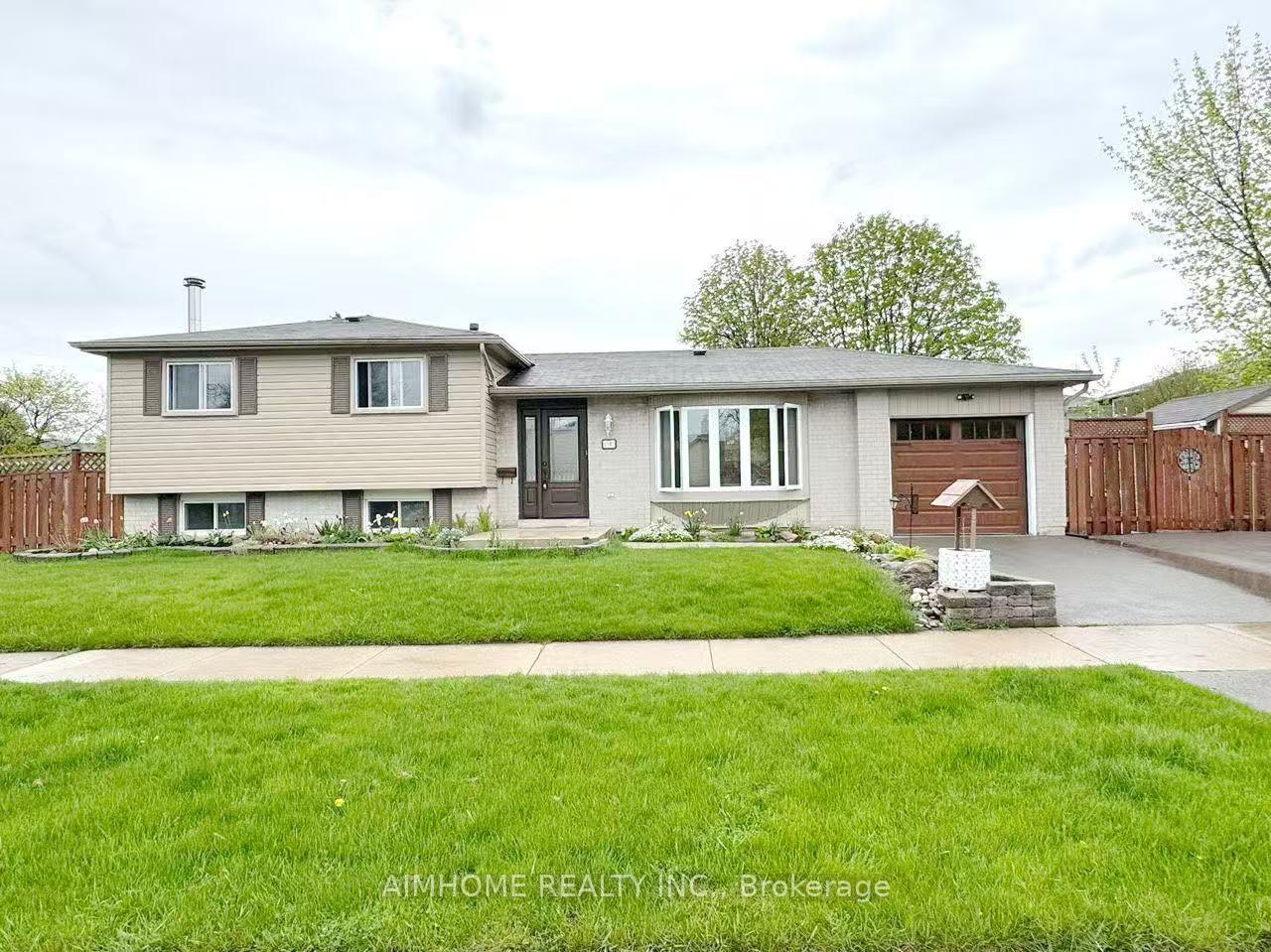 Photo of 1597 Newlands Crescent