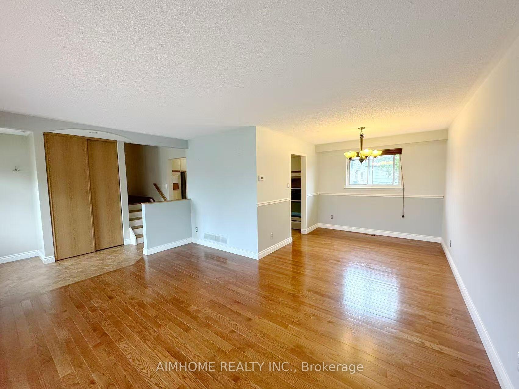 Photo 4 of 1597 Newlands Crescent, Burlington, Palmer — HOMEH