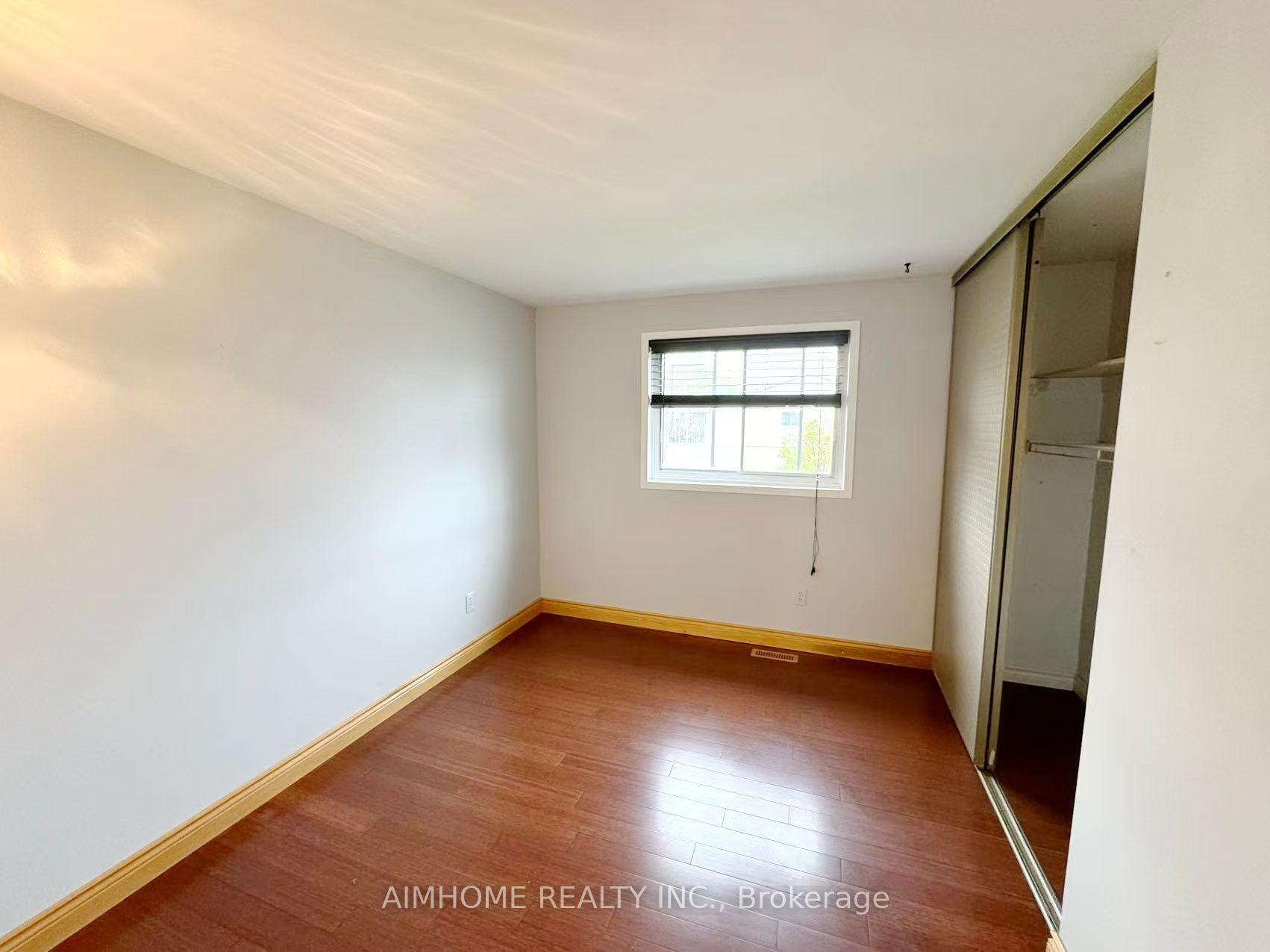 Photo 5 of 1597 Newlands Crescent, Burlington, Palmer — HOMEH