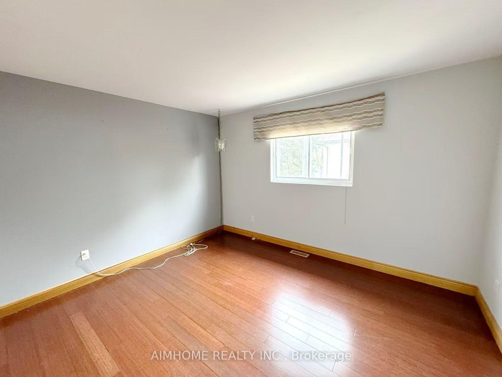 Photo 6 of 1597 Newlands Crescent, Burlington, Palmer — HOMEH