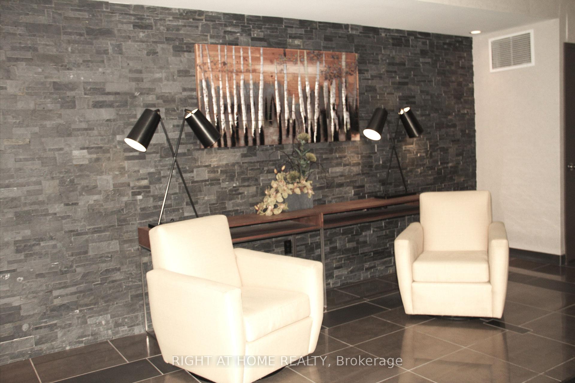 Photo 5 of Unit 9, 340 Sugarcreek Trail, London, North N — HOMEH