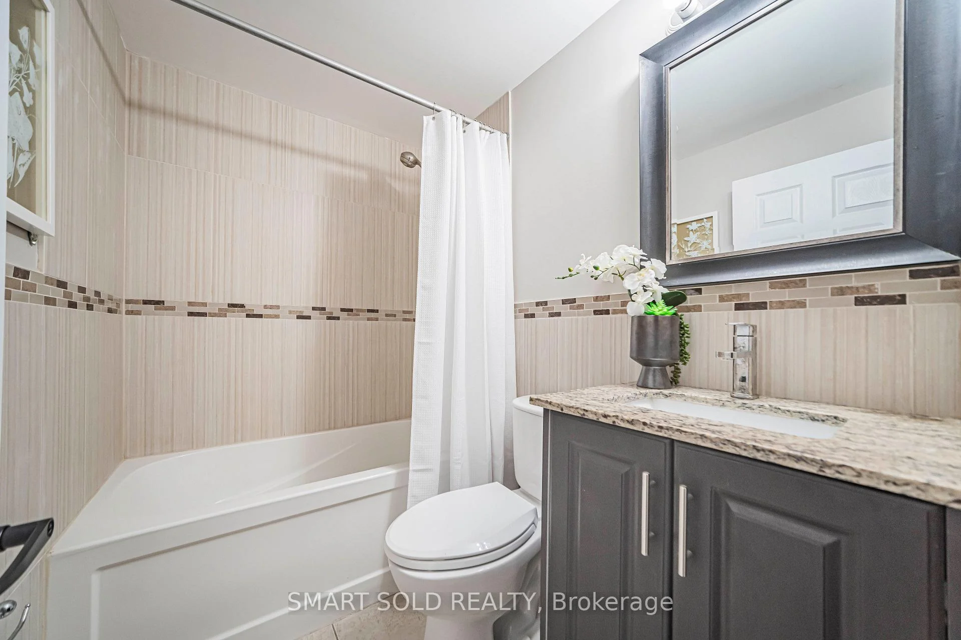 Photo 16 of 82 Ballymore Drive, Aurora, Bayview Wellington — HOMEH