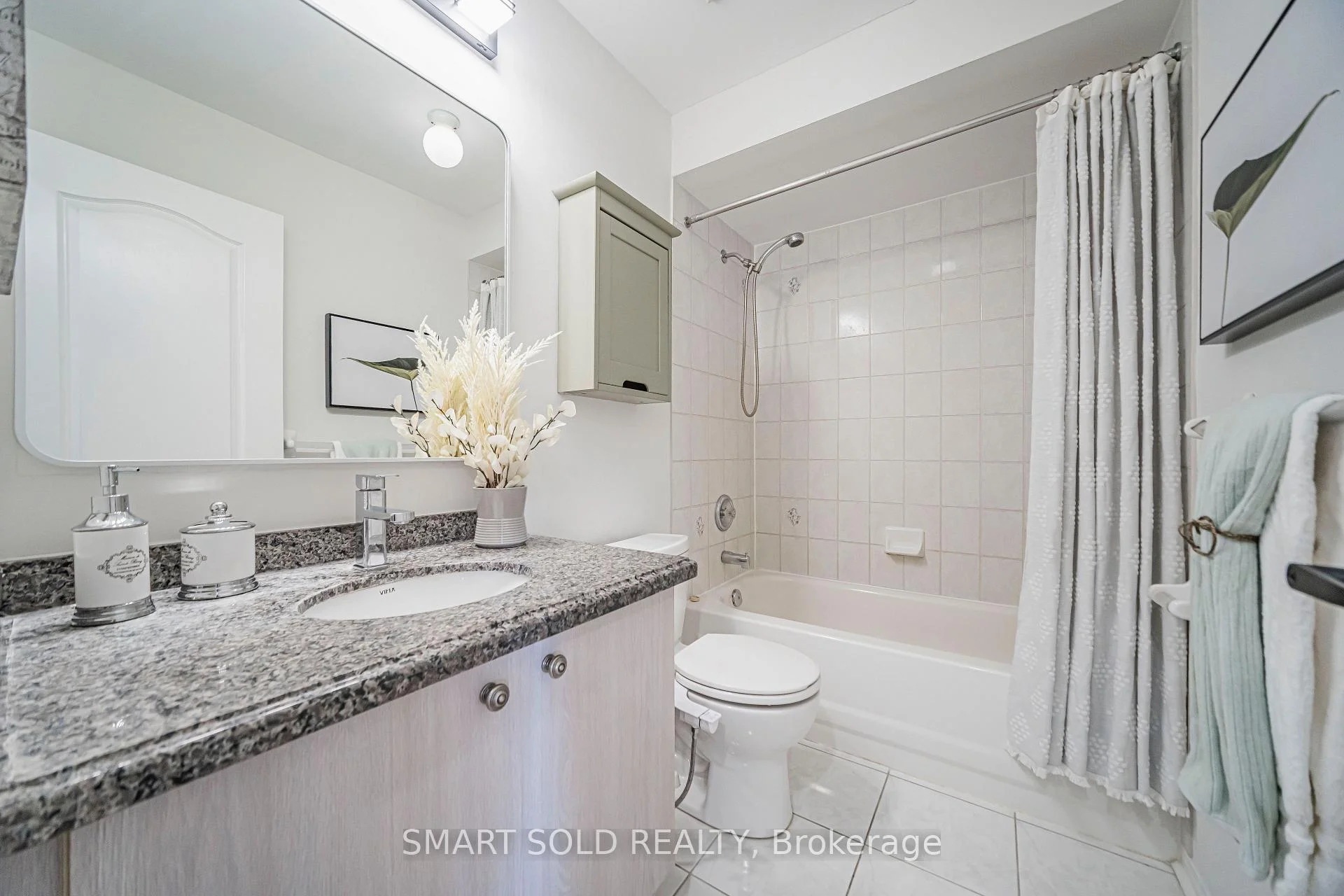 Photo 38 of 82 Ballymore Drive, Aurora, Bayview Wellington — HOMEH