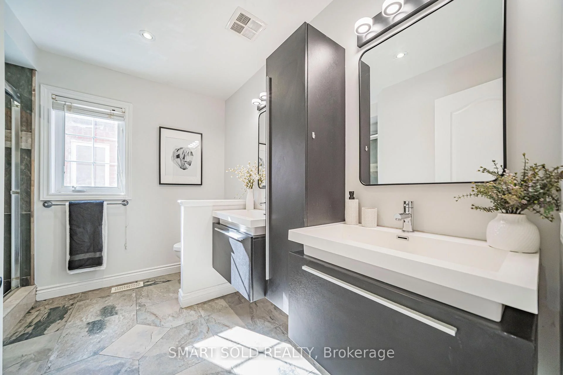 Photo 32 of 82 Ballymore Drive, Aurora, Bayview Wellington — HOMEH