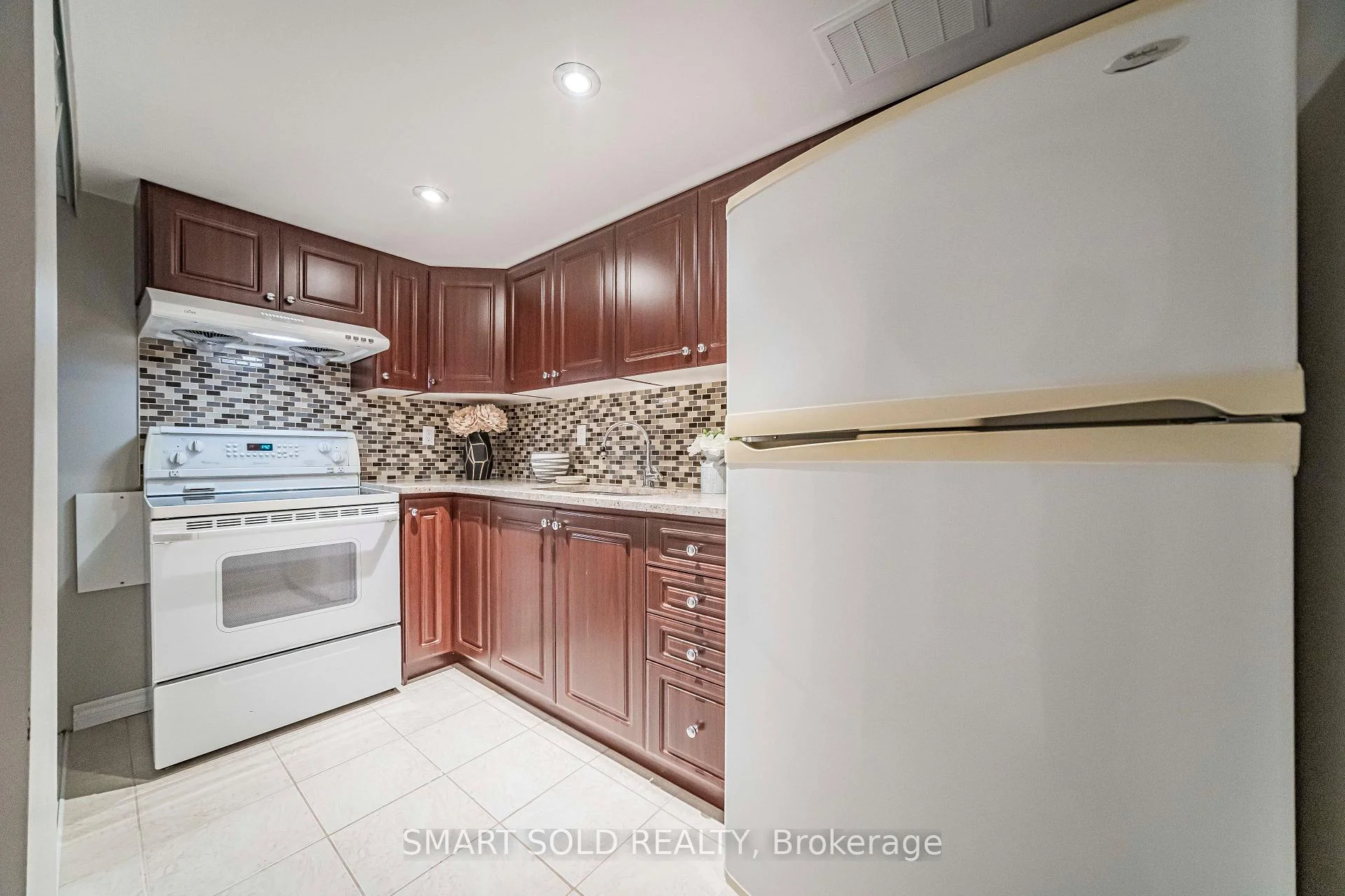 Photo 42 of 82 Ballymore Drive, Aurora, Bayview Wellington — HOMEH