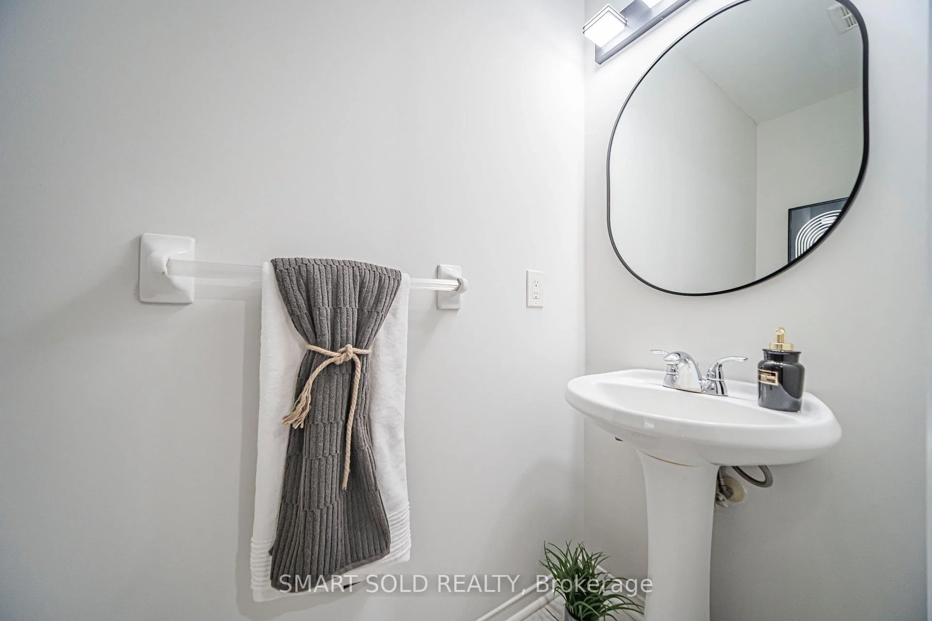 Photo 48 of 82 Ballymore Drive, Aurora, Bayview Wellington — HOMEH