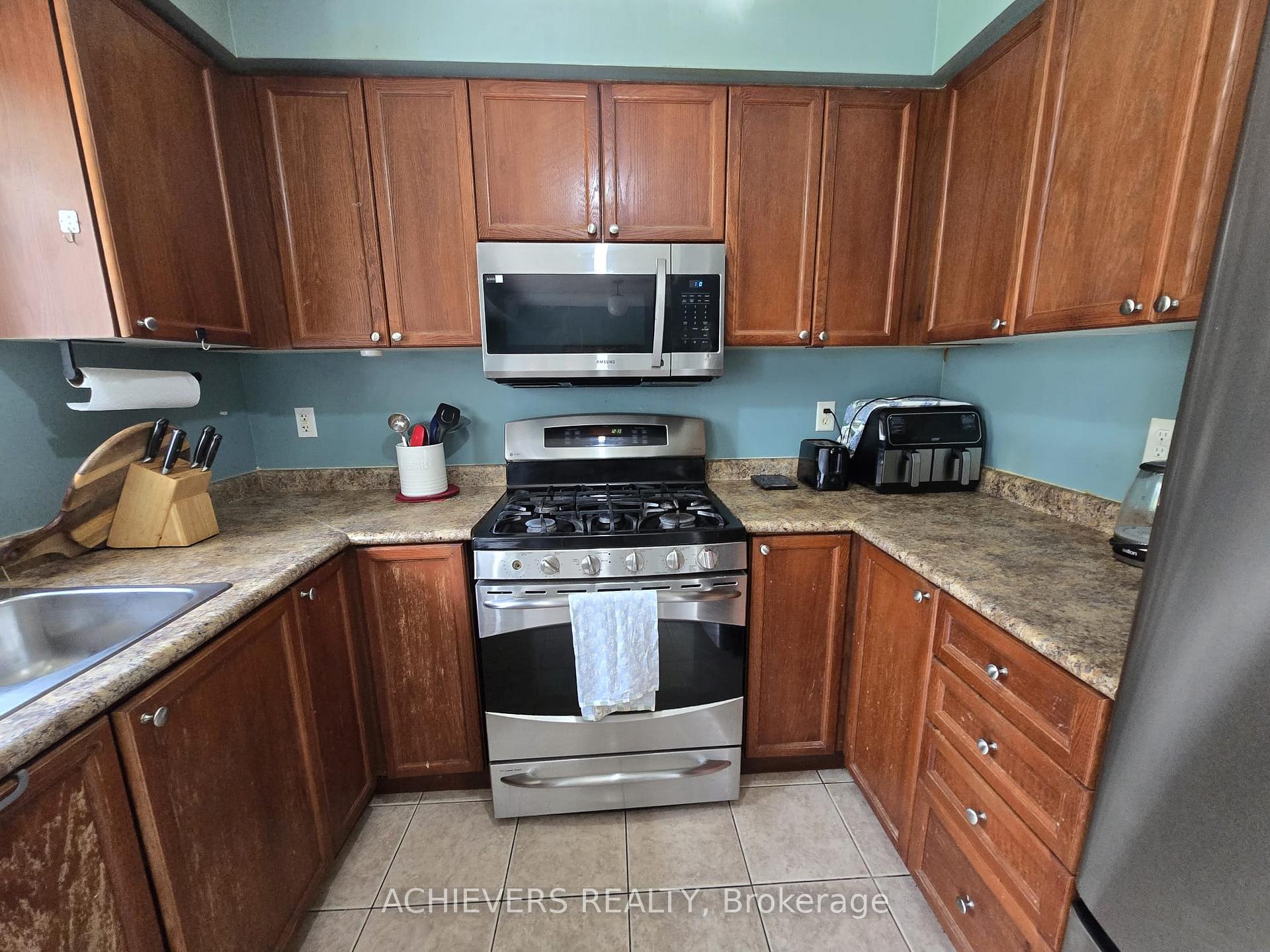Photo 25 of 240 Scottsdale Drive, Clarington, Bowmanville — HOMEH
