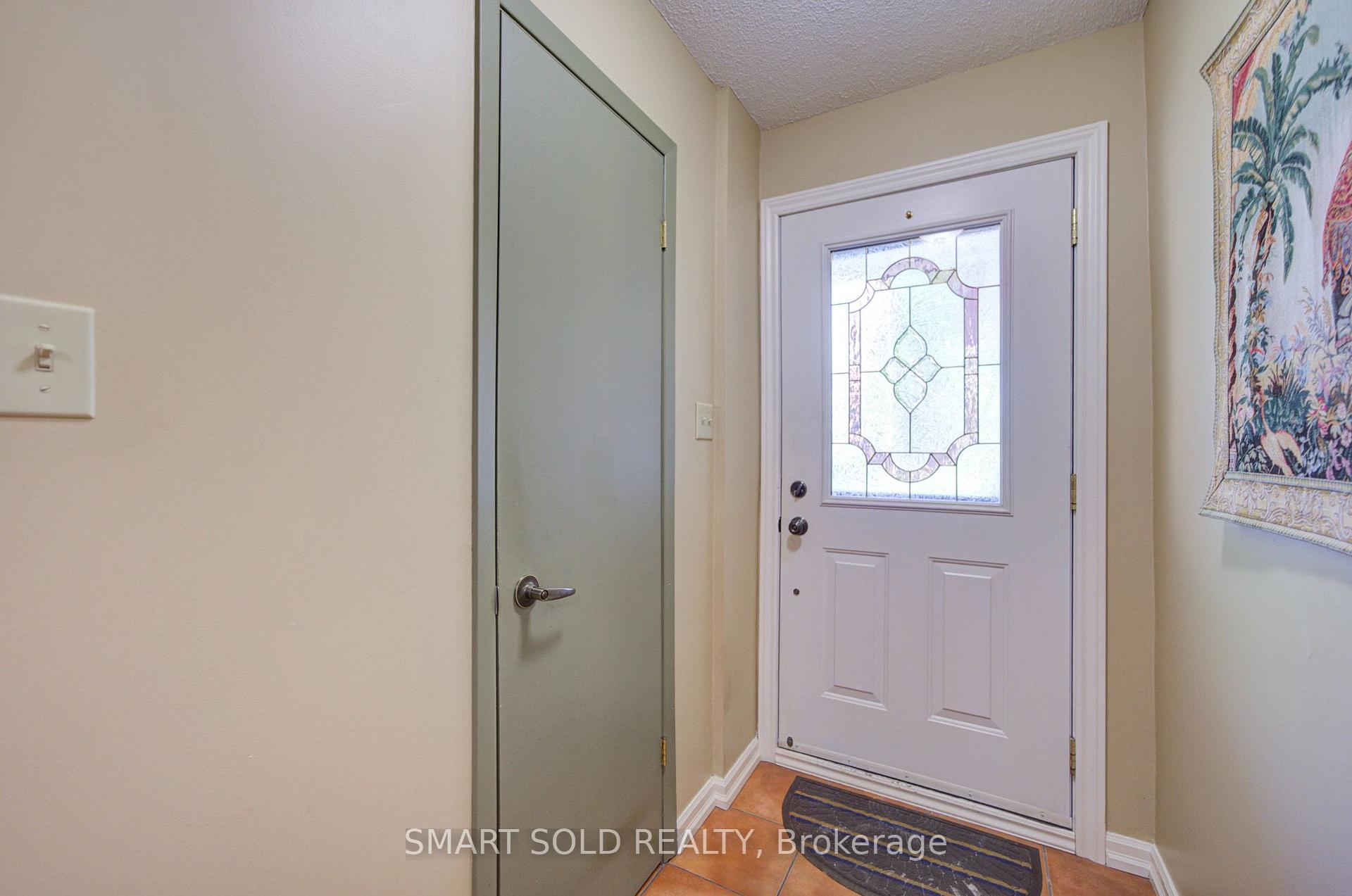 Photo 4 of 2 Croach Crescent, Scarborough, Agincourt North — HOMEH