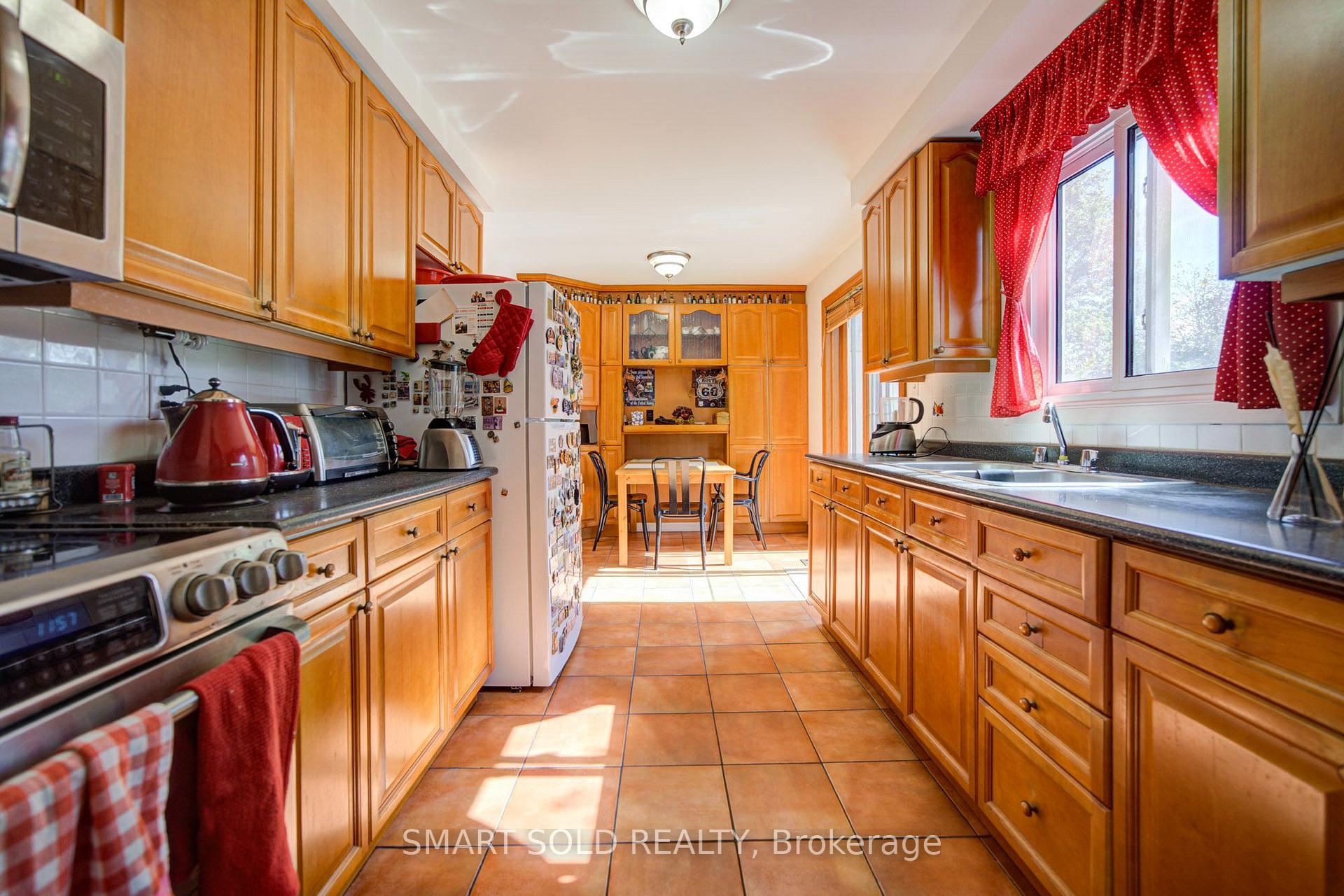 Photo 12 of 2 Croach Crescent, Scarborough, Agincourt North — HOMEH