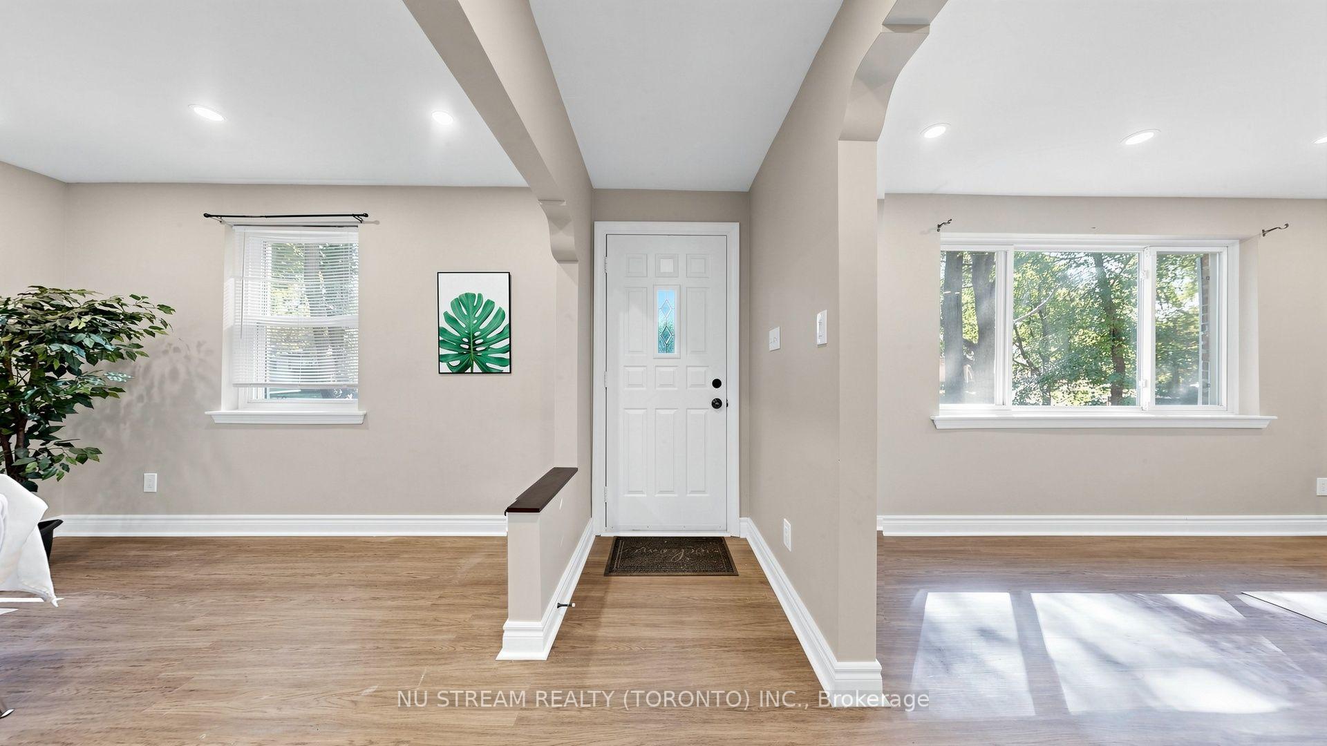 Photo 2 of 226 Oakridge Drive, Scarborough, Cliffcrest — HOMEH
