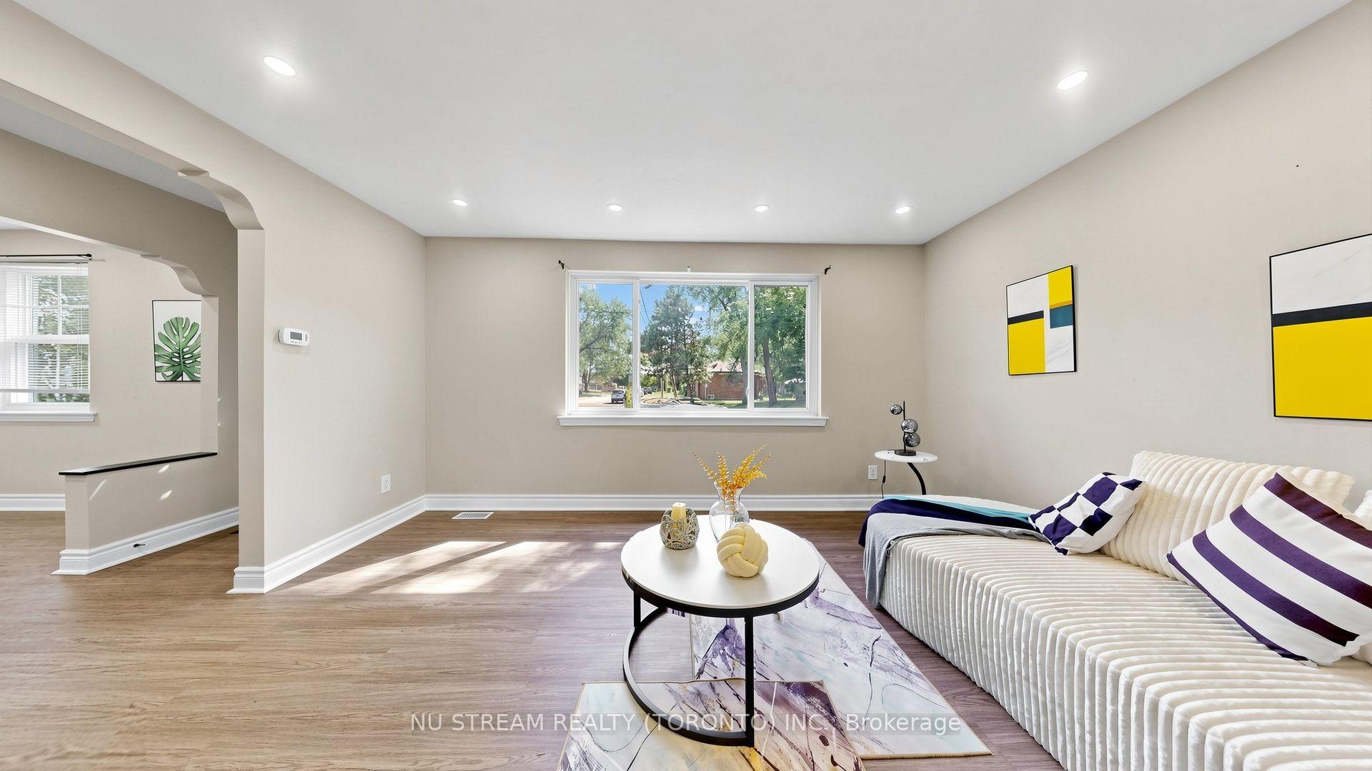 Photo 4 of 226 Oakridge Drive, Scarborough, Cliffcrest — HOMEH