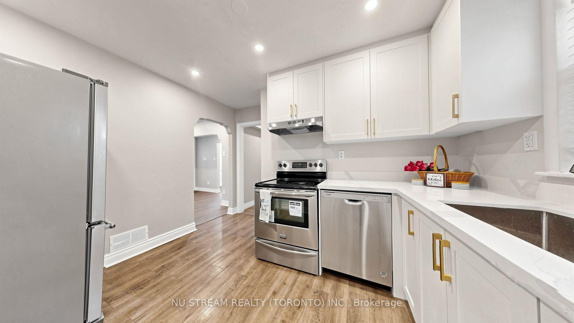 Photo 10 of 226 Oakridge Drive, Scarborough, Cliffcrest — HOMEH